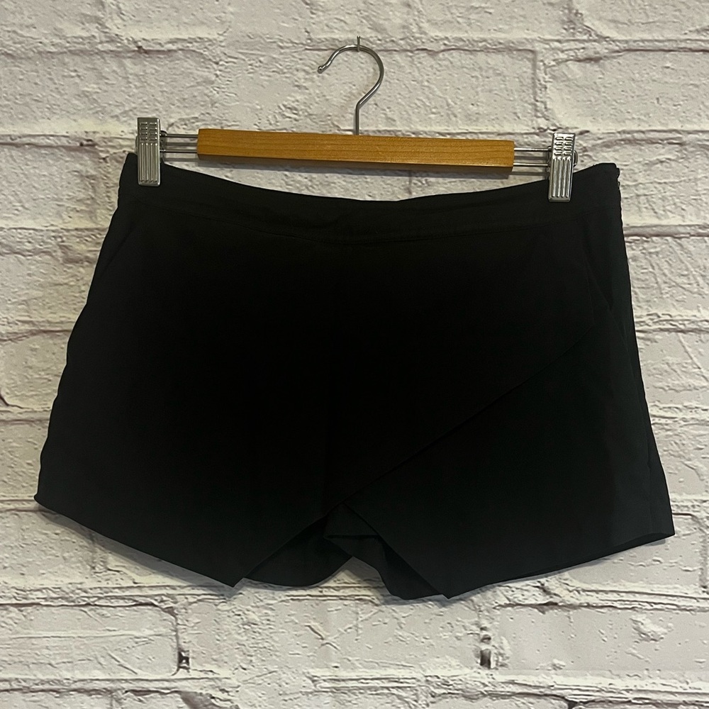 ☀️🍉Summer Donation SALE!! G by Guess Mini Skort